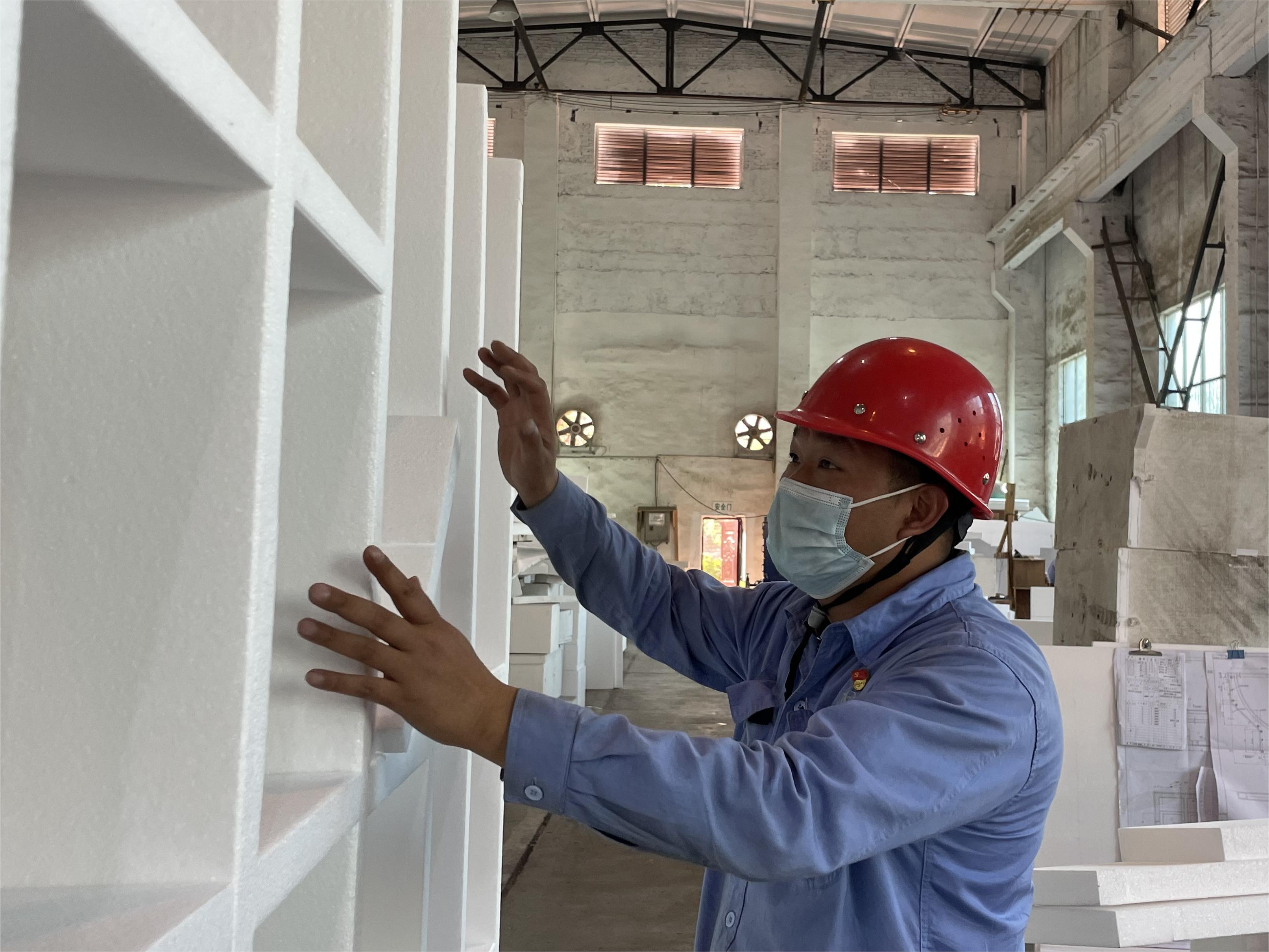 【身邊榜樣】雷建偉：扎根一線深耕耘，力行匠人“?！背霾?></div>
                    <div   id=
